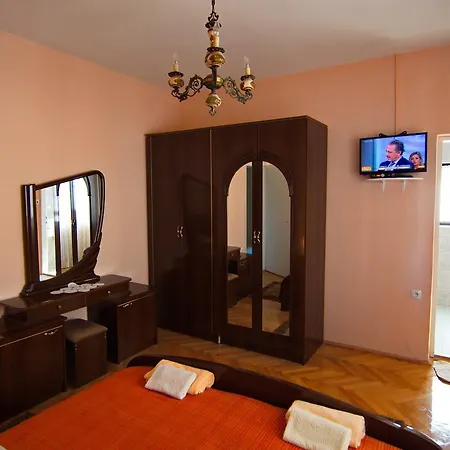 Apartment And Rooms Toka-3