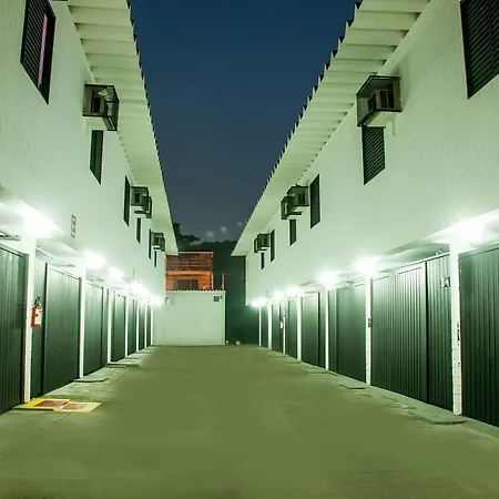 Flash Motel (Adults Only)-3
