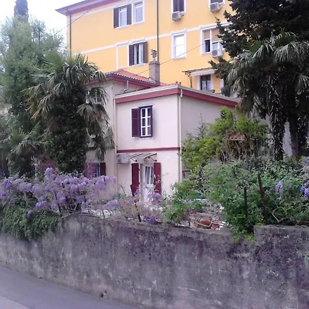 Room Sarah-3