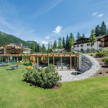 Hotel Dolomitenhof&Chalet Alte Post-3