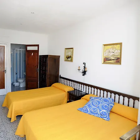 Hostal Can Marinés-2