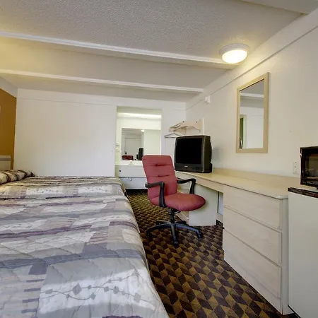Rodeway Inn & Suites Fenton-2