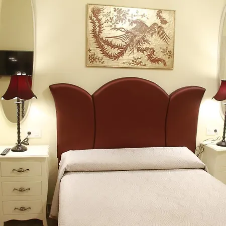 Hostal Flor De Lis- Lojo-3