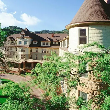 Cliff House At Pikes Peak-3