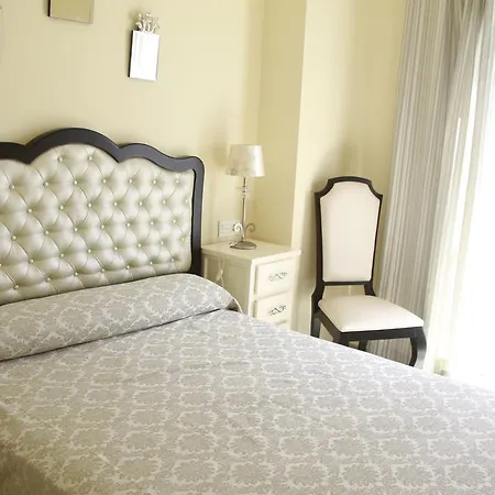 Hostal Flor De Lis- Lojo-2