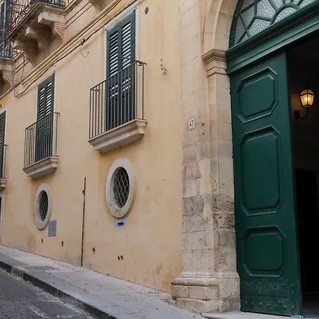 Palazzo Tasca-3