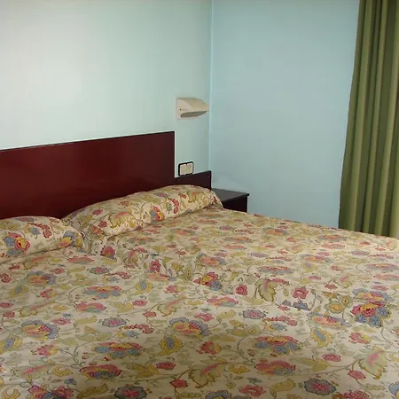 Hostal Del Ripolles-3