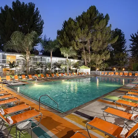 Sportsmen'S Lodge Hotel-2