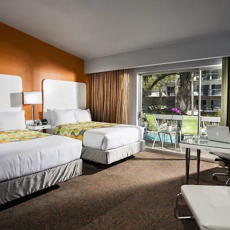 Sportsmen'S Lodge Hotel-3