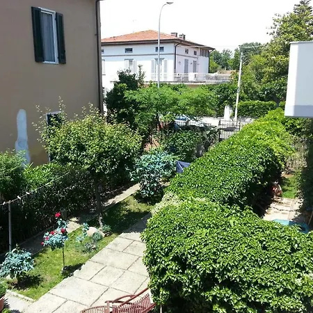 A Due Passi Dal Centro Rooms For Rent-3