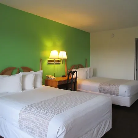 Roomba Inn & Suites At Old Town-2