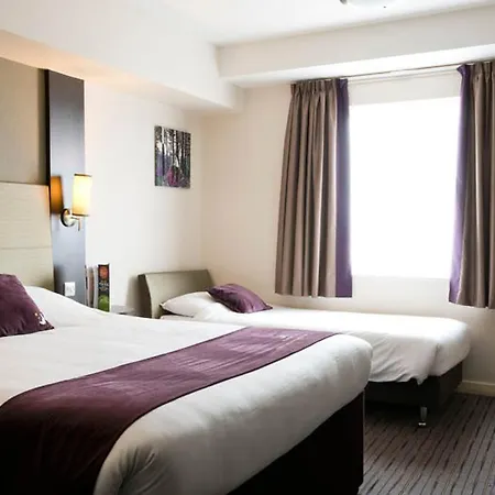Premier Inn Watford Central-3