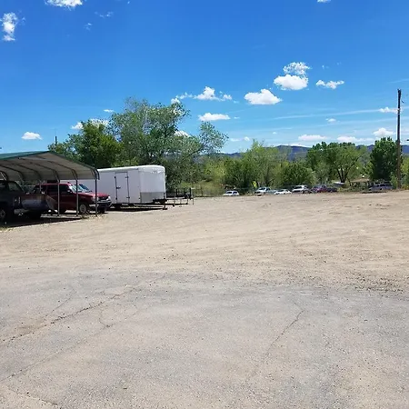 Road Runner Lodge-3