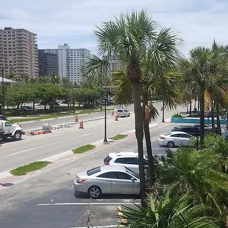 Travelodge By Wyndham Fort Lauderdale Beach-2