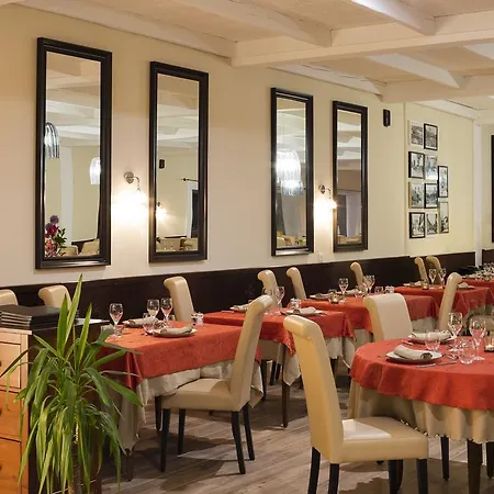 Logis Hotel Les Cedres-3