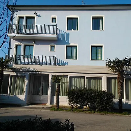 Hotel Oasis-3