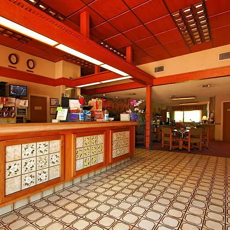 Super 8 By Wyndham Long Beach-3