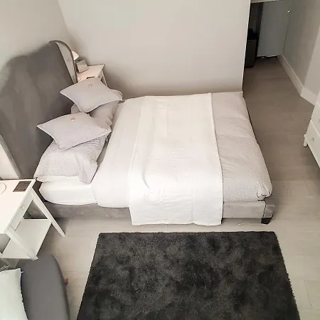 Lakeside Guest House-3