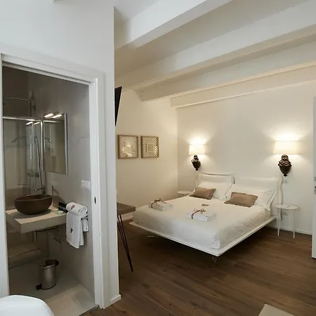 Iulius Suite & Spa-2