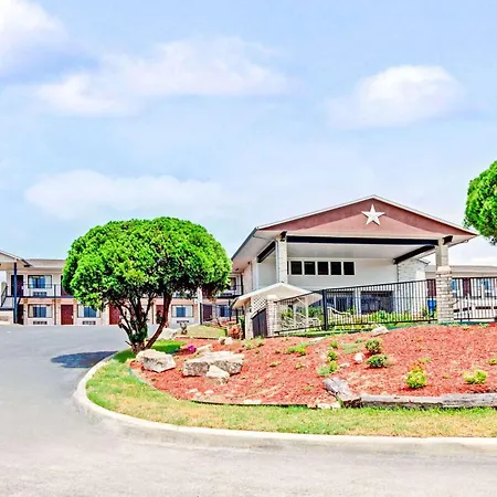 Days Inn By Wyndham Boerne-3
