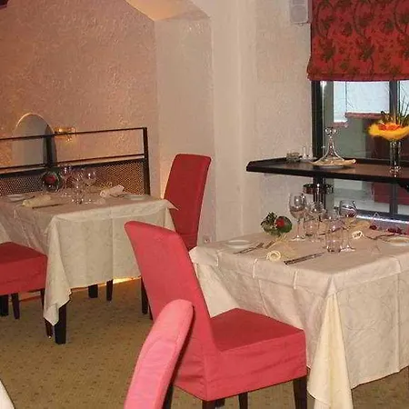 Hotel La Cour Du Roy-3