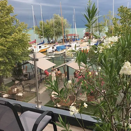 Calypso Lakeside Rooms & Lux Apartments-2
