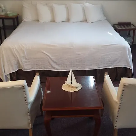 Harbor Haus Inn & Suites-3