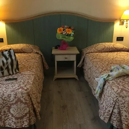 Green Park Hotel-3