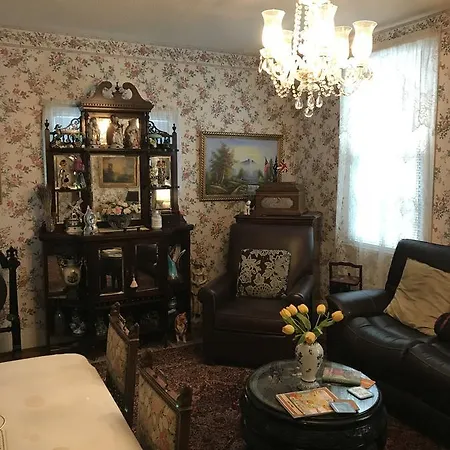 Rose Manor Bed & Breakfast-2
