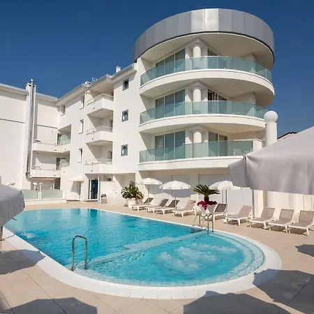 International Beach Hotel-2