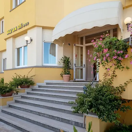 Hotel De La Ville-3