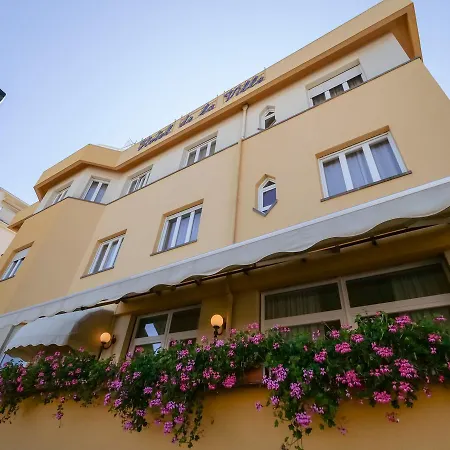 Hotel De La Ville-2