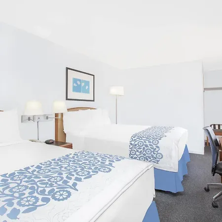 Days Inn By Wyndham Emporia-3