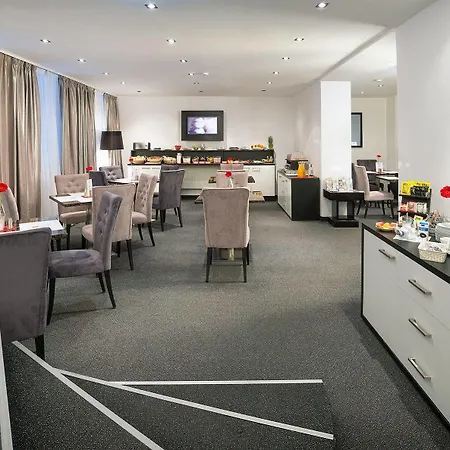 Bastion Hotel Budapest-3