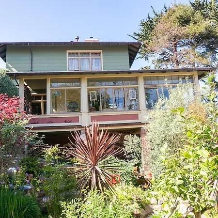 The Jabberwock Bed & Breakfast-3