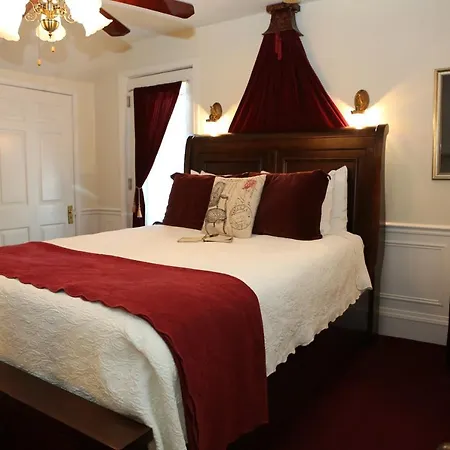 Martha'S Vineyard B & B-2
