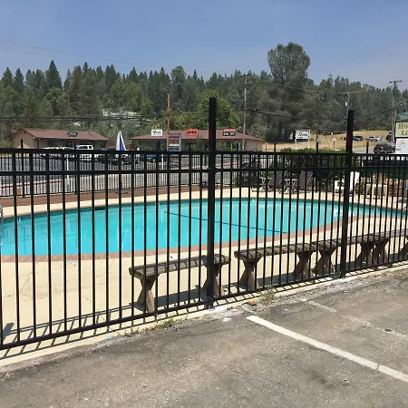 Holiday Lodge-2