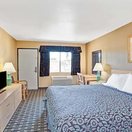 Days Inn By Wyndham Whittier Los Angeles-3