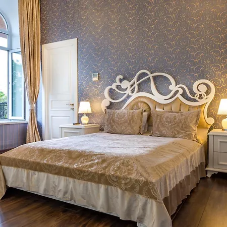 Premier Old Gates Hotel-2