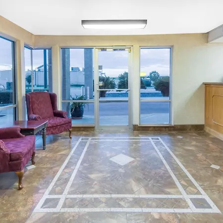 Super 8 By Wyndham Seguin-2