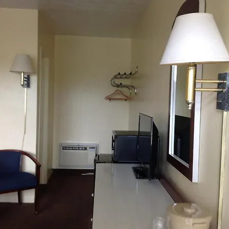 Economy Inn Okeechobee-3