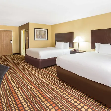 Days Inn & Suites By Wyndham Davenport East-3