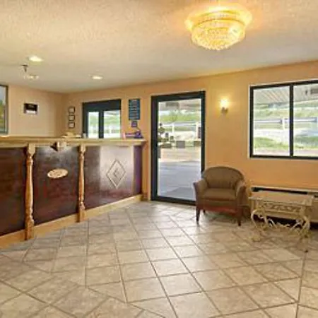 Travelodge By Wyndham Parkersburg-3