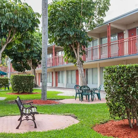 Days Inn By Wyndham West Palm Beach-3
