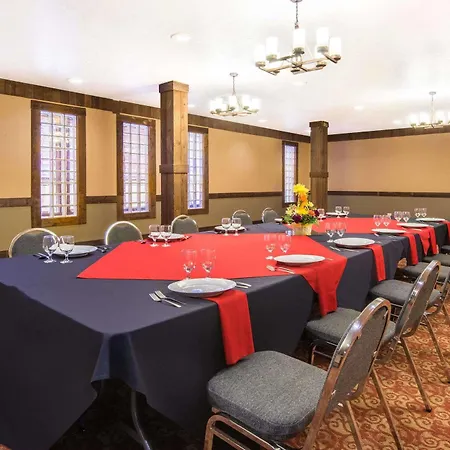 Ramada By Wyndham Denver Downtown-3