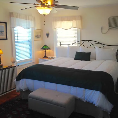 The Stirling House Waterfront Inn Greenport-3