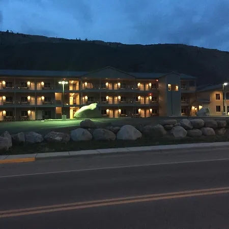 Yellowstone Big Rock Inn-3