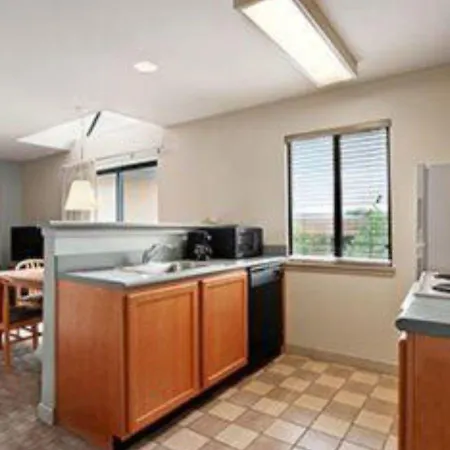 Hawthorn Suites By Wyndham Overland Park-3