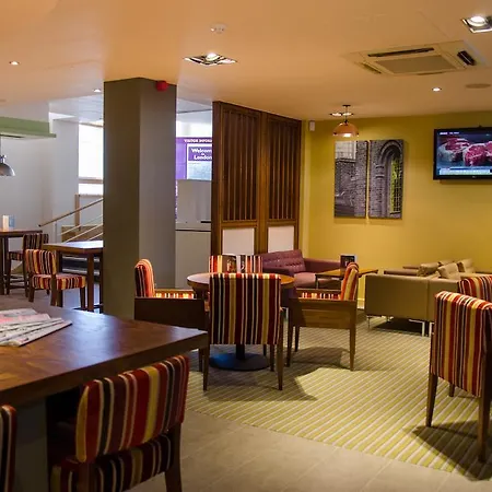 Premier Inn London Hammersmith-2