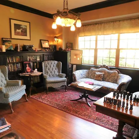 Bacon Mansion Bed And Breakfast-2